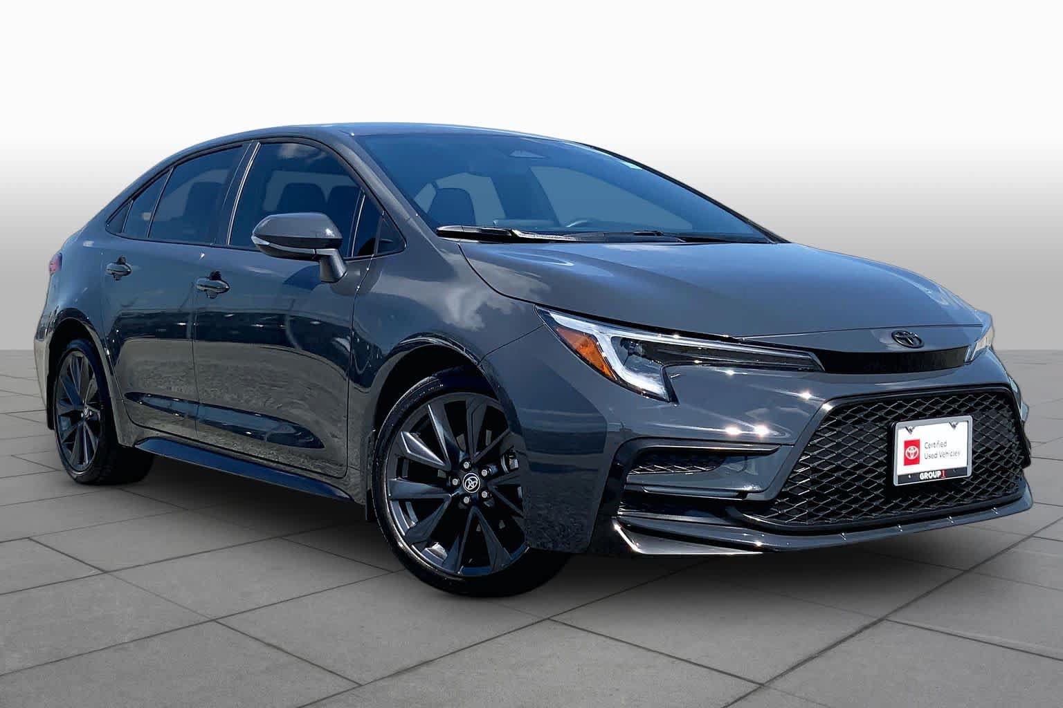 Used 2026 Toyota Corolla SE FWD image 3