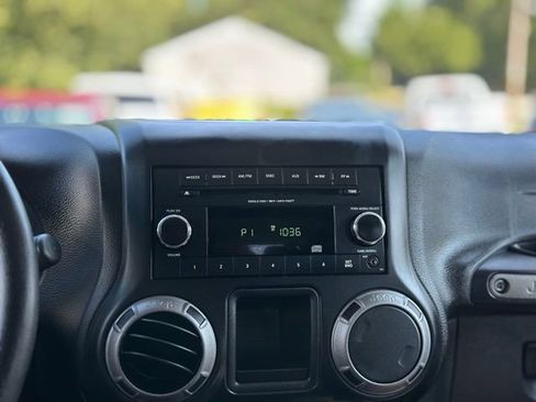 Used 2017 Jeep Wrangler Sport AWD/4WD image 14