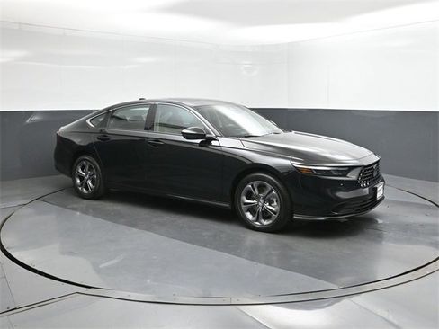 Used 2025 Honda Accord EX-L image 17