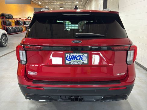 Used 2025 Ford Explorer ST-Line w/ ST-Line Street Pack AWD/4WD image 4