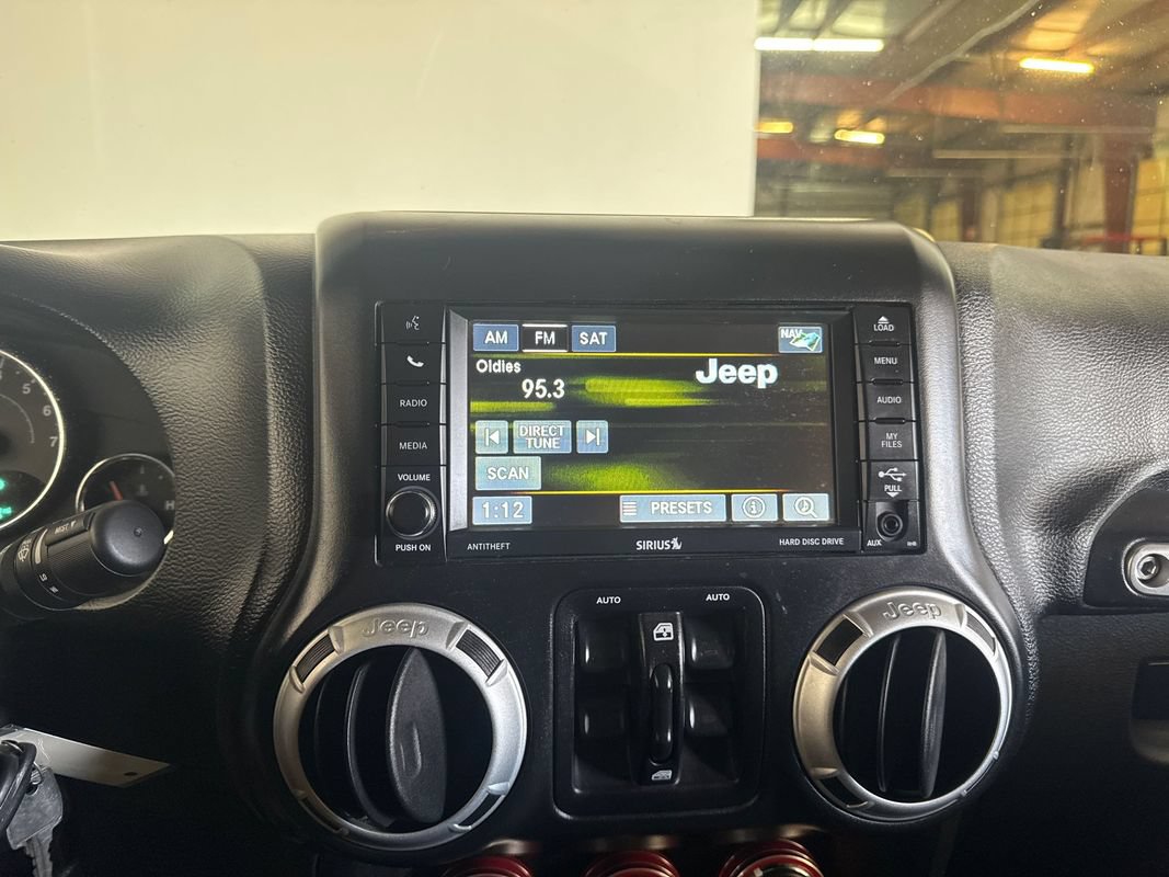 Used 2015 Jeep Wrangler Unlimited Sahara AWD/4WD image 15