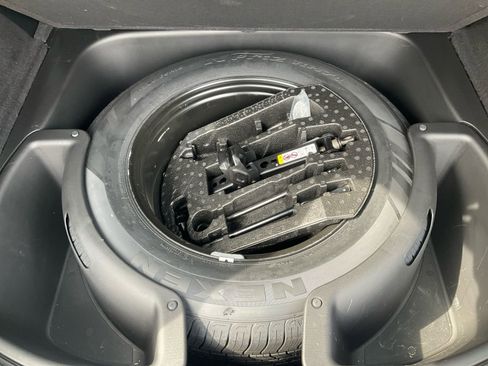 Used 2021 Jeep Grand Cherokee Laredo X image 22