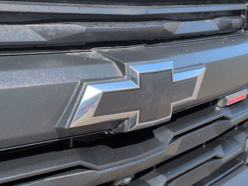 Used 2023 Chevrolet Colorado Trail Boss w/ Technology Package AWD/4WD image 32