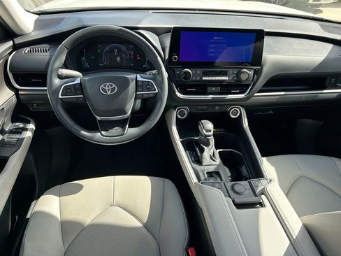 Used 2024 Toyota Grand Highlander XLE image 19