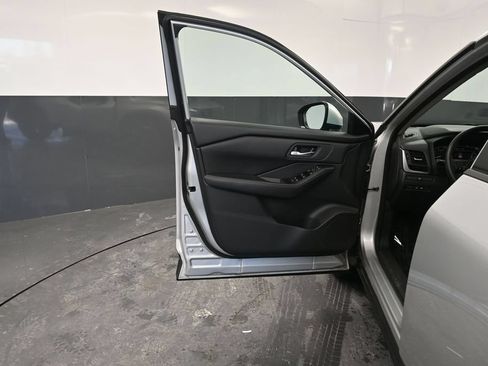 Used 2024 Nissan Rogue SV AWD/4WD image 23