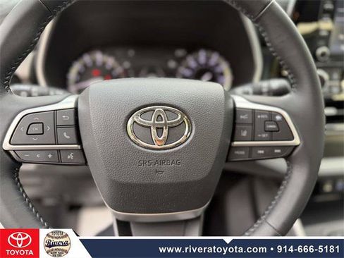 Certified 2022 Toyota Highlander XLE image 21