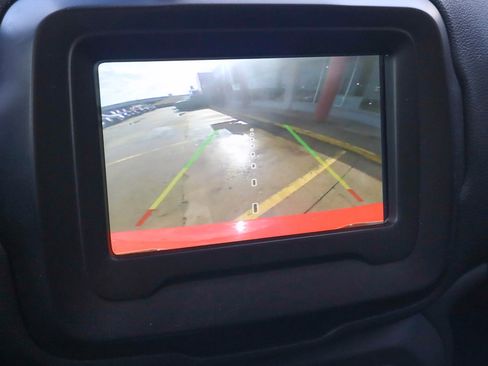 Used 2019 Jeep Renegade Latitude image 12