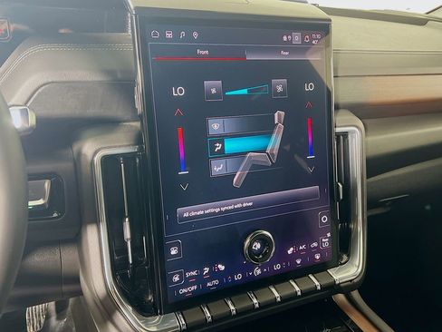 Used 2025 GMC Yukon XL Denali image 14