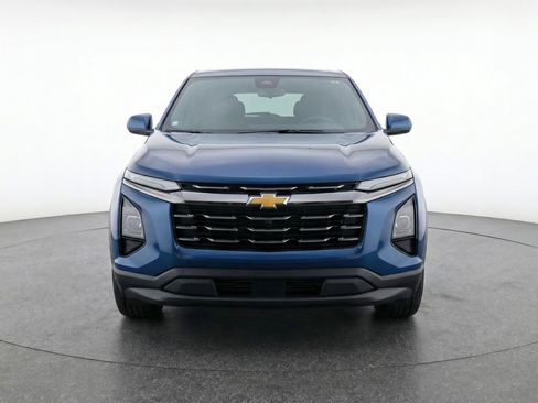 Used 2025 Chevrolet Equinox LT image 2