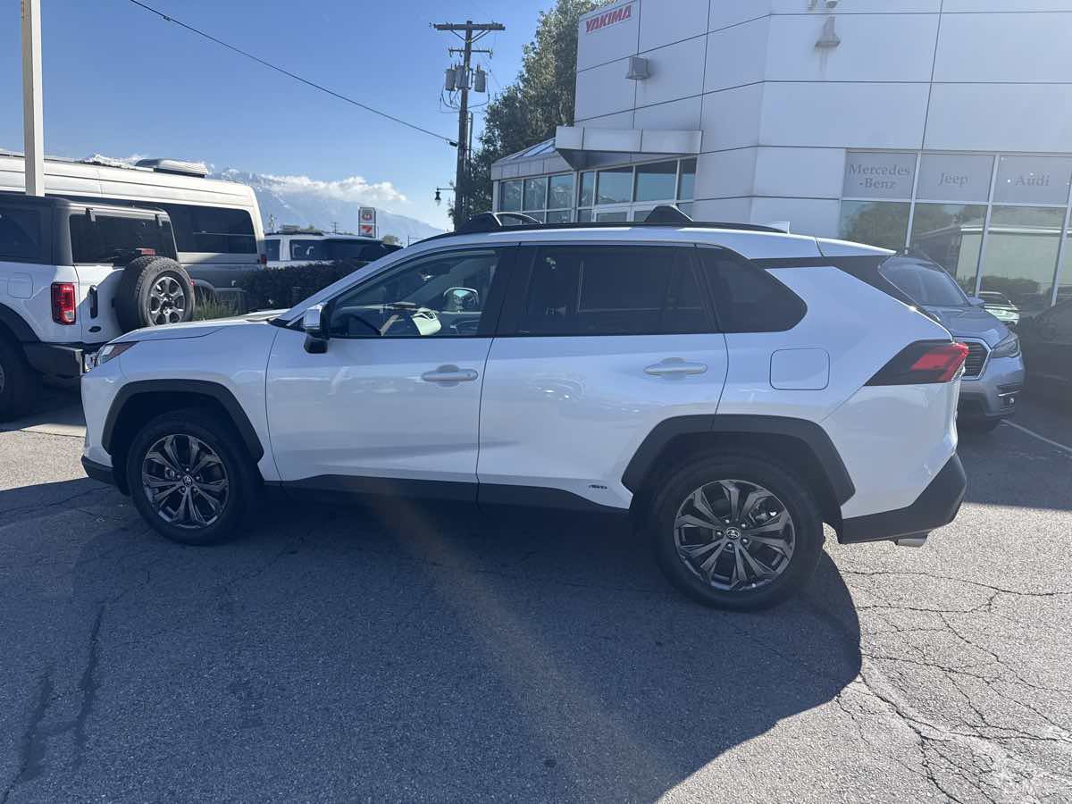 Used 2023 Toyota RAV4 XLE Premium AWD/4WD image 8