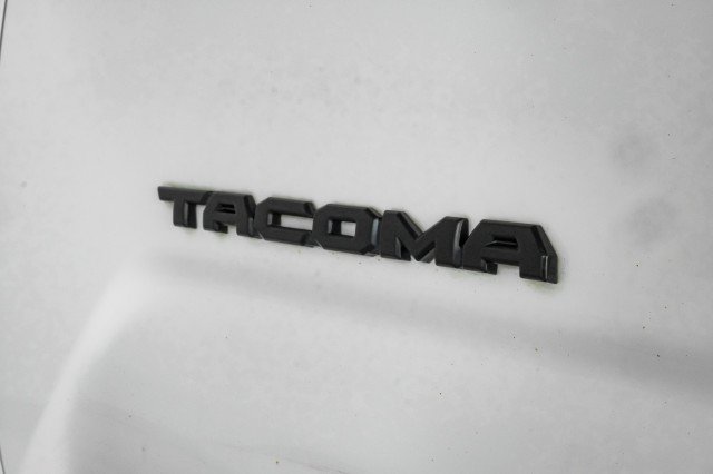 Used 2018 Toyota Tacoma TRD Off-Road w/ Technology Package AWD/4WD image 55