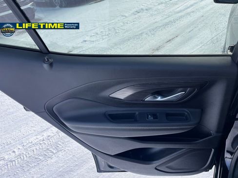 Used 2024 GMC Terrain SLT image 28