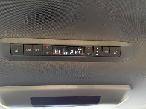 Used 2023 Toyota Sienna Platinum image 35