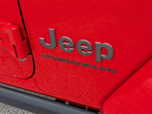 Used 2023 Jeep Wrangler Rubicon image 12
