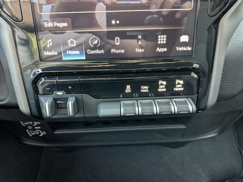 Used 2024 RAM 2500 Big Horn w/ Night Edition AWD/4WD image 5