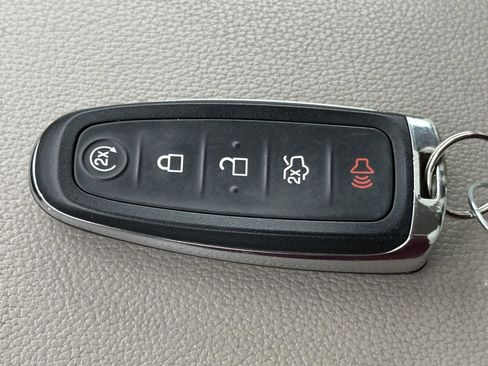 Used 2017 Ford Escape Titanium image 14