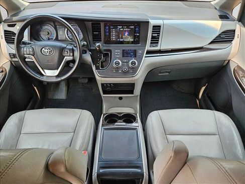 Used 2015 Toyota Sienna XLE FWD image 18