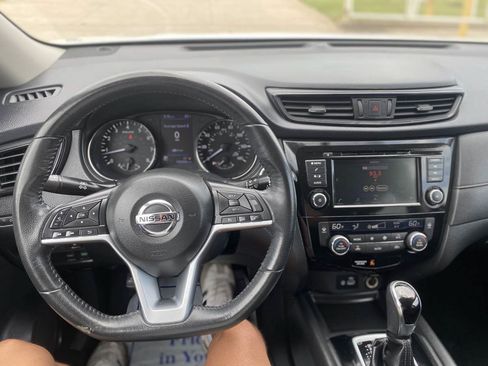 Used 2018 Nissan Rogue SV FWD image 12