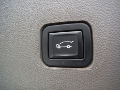 Used 2021 Chevrolet Traverse Premier AWD/4WD image 41