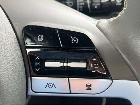 Used 2021 Hyundai Elantra SEL w/ Convenience + Premium Package FWD image 35