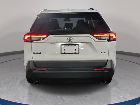 Used 2021 Toyota RAV4 XLE w/ Convenience Package FWD image 6