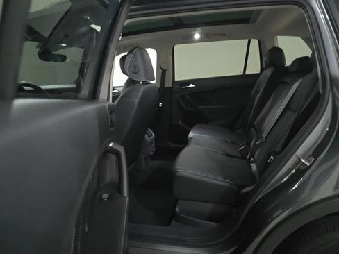 Used 2022 Volkswagen Tiguan SE w/ Panoramic Sunroof Package AWD/4WD image 8
