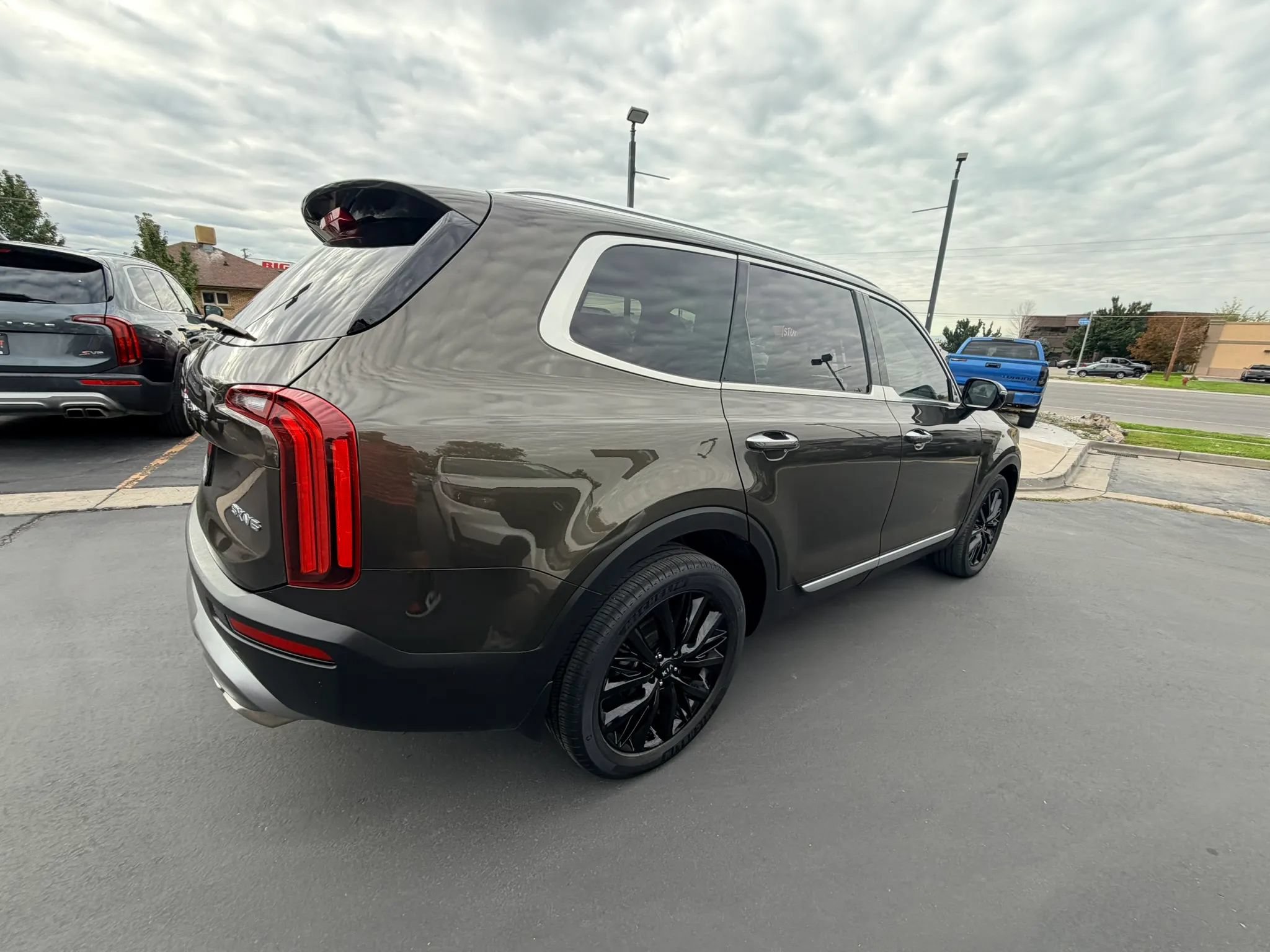 Used 2021 Kia Telluride SX w/ SX Prestige Package AWD/4WD image 3