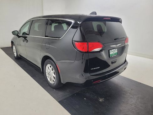 Used 2024 Chrysler Voyager LX FWD image 5