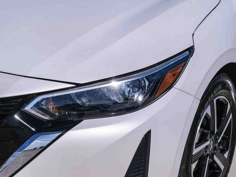 Used 2024 Nissan Sentra SV FWD image 12