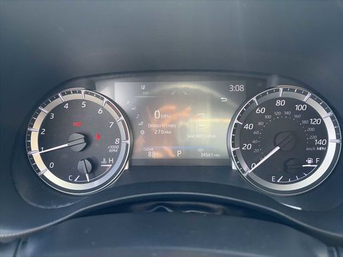 Used 2023 Toyota Highlander L FWD image 10