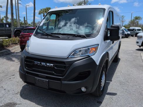 Used 2025 RAM ProMaster 2500 w/ Convenience Group FWD image 9
