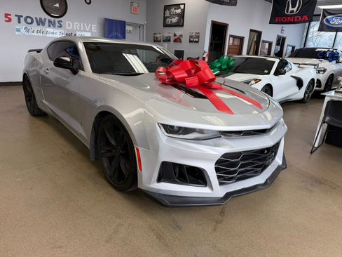 Used 2018 Chevrolet Camaro SS image 2