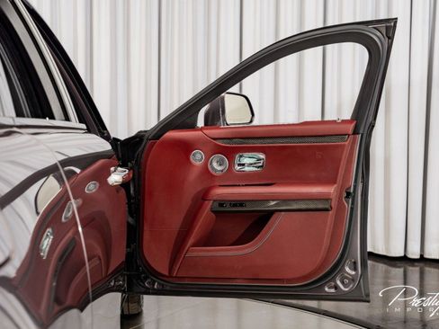 Used 2022 Rolls-Royce Ghost Black Badge image 38