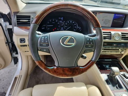 Used 2016 Lexus LS 460 w/ Comfort Package RWD image 12
