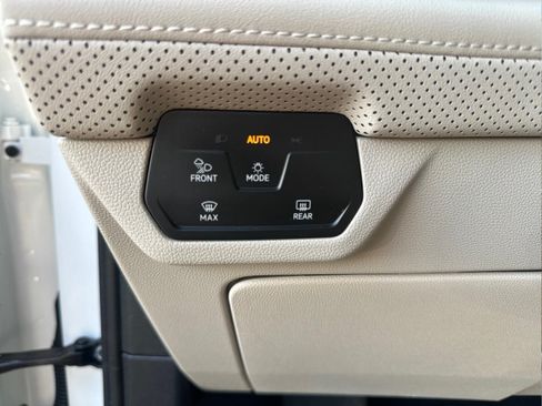Used 2024 Volkswagen Atlas SE AWD/4WD image 31