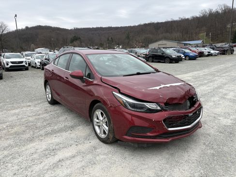 Used 2018 Chevrolet Cruze LT w/ Convenience Package image 1