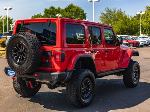 Used 2024 Jeep Wrangler Unlimited Rubicon AWD/4WD image 7