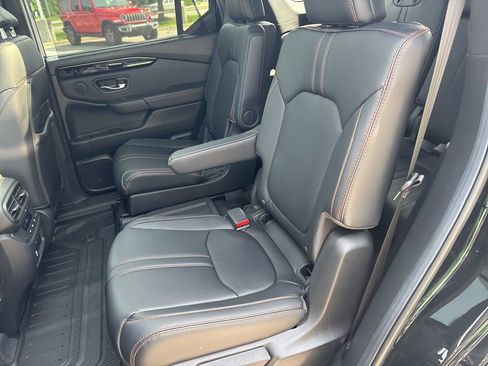 Used 2025 Honda Pilot TrailSport image 39