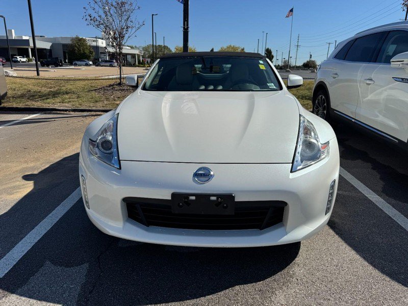 Used 2014 Nissan 370Z Touring w/ Navigation Package RWD image 2