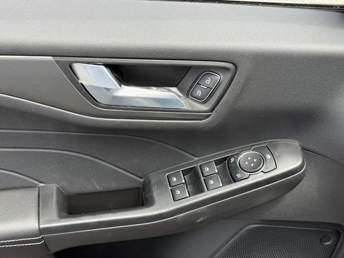 New 2025 Ford Escape SE image 9