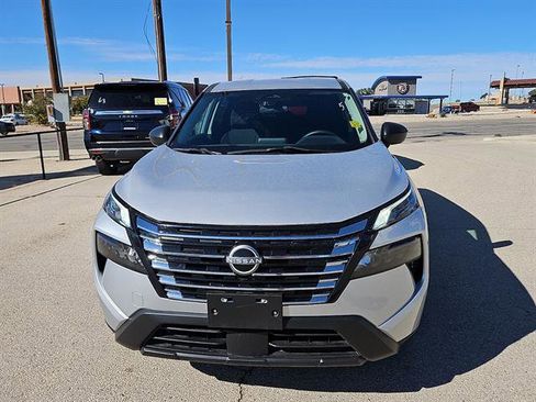 Used 2024 Nissan Rogue S image 8