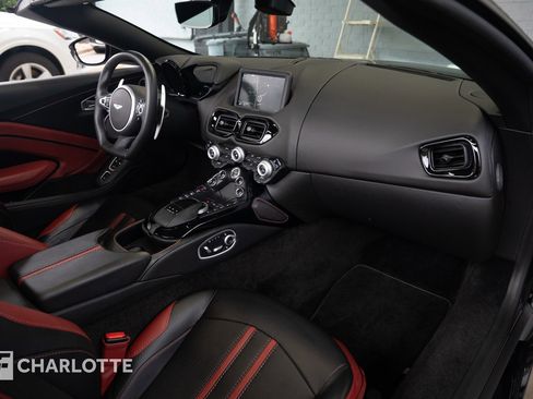 Used 2021 Aston Martin V8 Vantage Roadster image 34