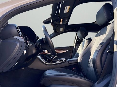 Used 2018 Mercedes-Benz E 300 4MATIC image 28