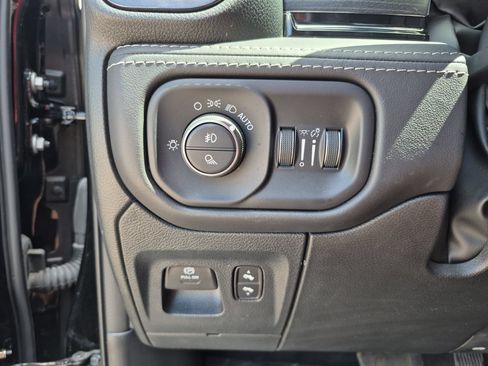Used 2024 RAM 1500 Limited AWD/4WD image 19