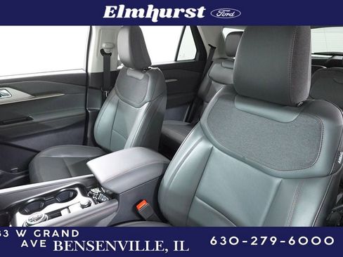 Used 2025 Ford Explorer Active w/ Active Comfort Package image 12