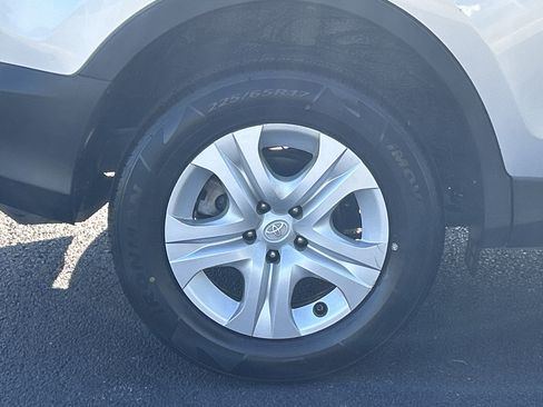 Used 2015 Toyota RAV4 LE FWD image 34