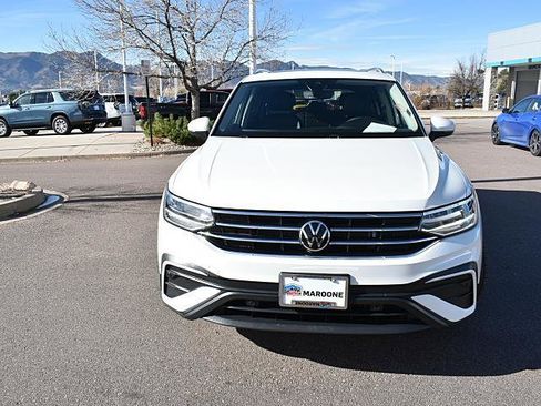 Used 2023 Volkswagen Tiguan SE w/ Panoramic Sunroof Package image 2