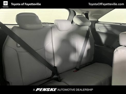 Used 2026 Toyota Sienna XLE FWD image 13