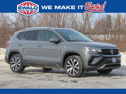 Used 2023 Volkswagen Taos SE w/ Panoramic Sunroof Package