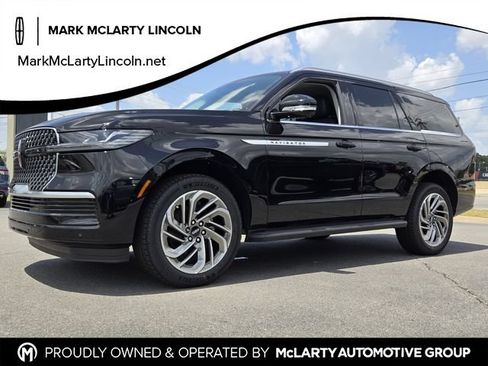 New 2027 Lincoln Navigator Premiere RWD image 1